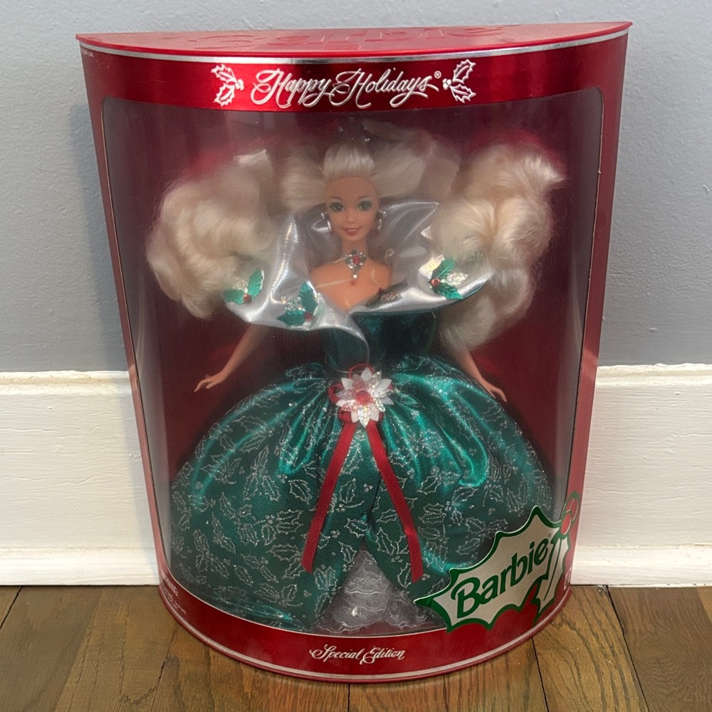 MIB 1995 Happy Holidays Barbie Collectible